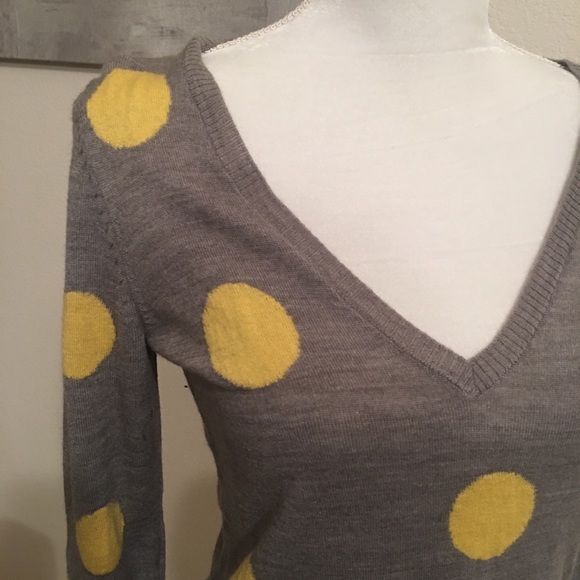 Polka dot v-neck top - Picture 2 of 4